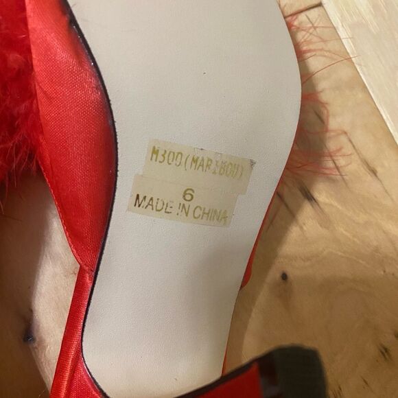 Fredericks of Hollywood red maribou boudoir kitten toe heel.Size 6. True vintage - Picture 6 of 11